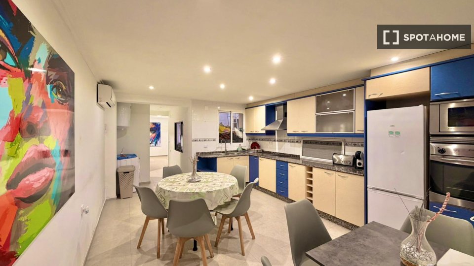 Apartment Valencia, 3 beds, 97m² — photo 1