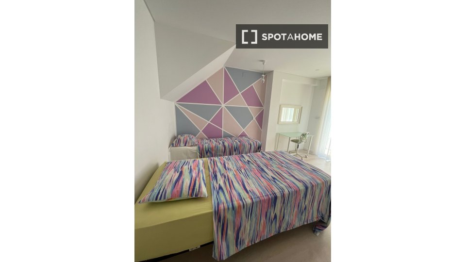 Double room Lisbon, 5 beds — photo 10