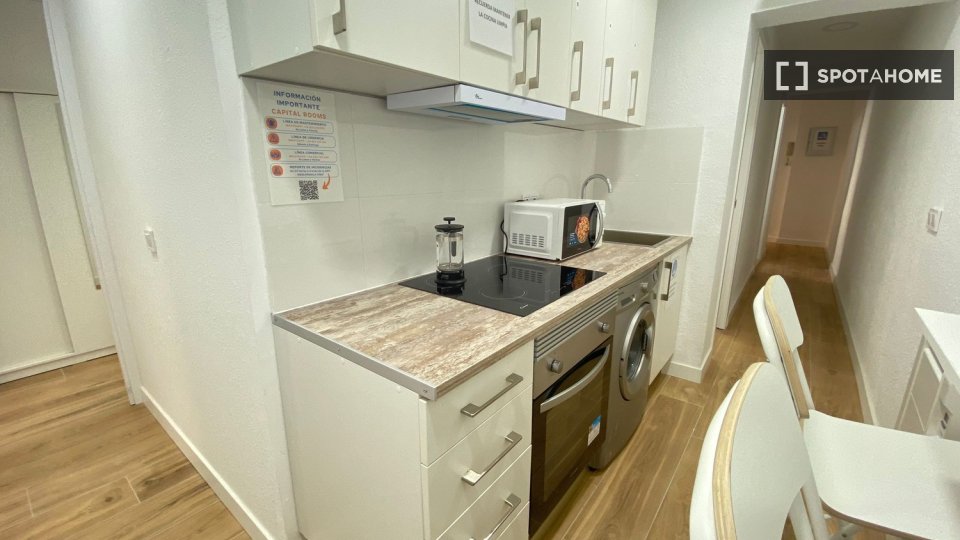 Double room Madrid, 5 beds — photo 17
