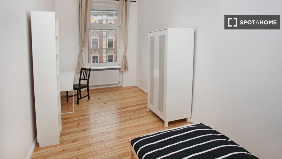 Double room Berlin, 6 beds, 126m² — photo 8