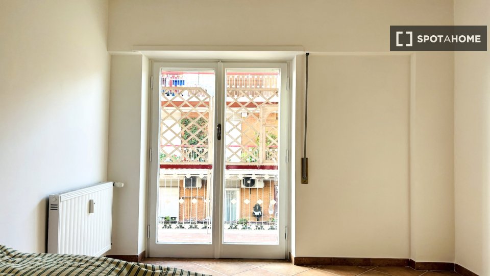 Double room Rome, 3 beds — photo 18