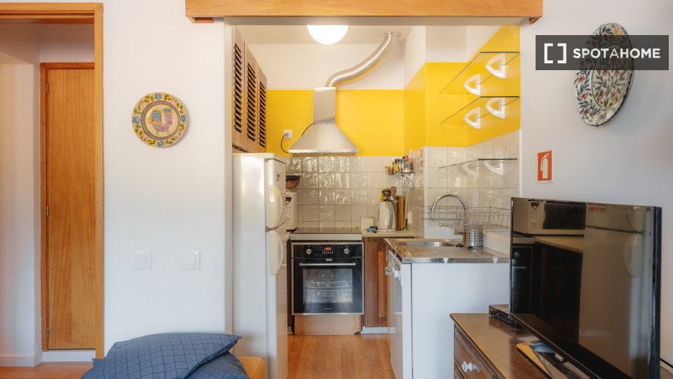 Double room Lisbon, 2 beds — photo 18