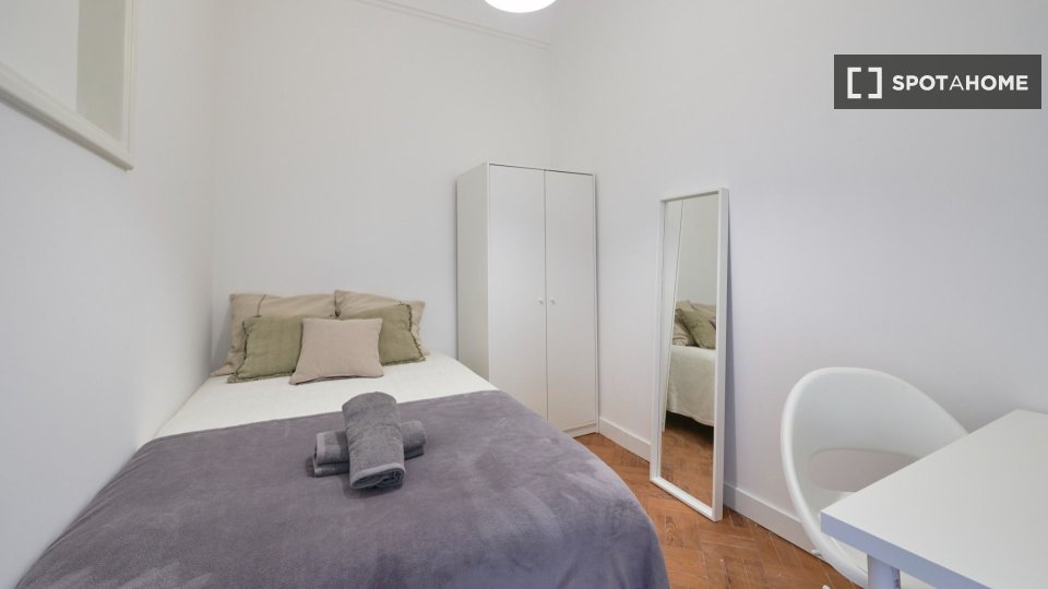 Double room Lisbon, 11 beds — photo 12