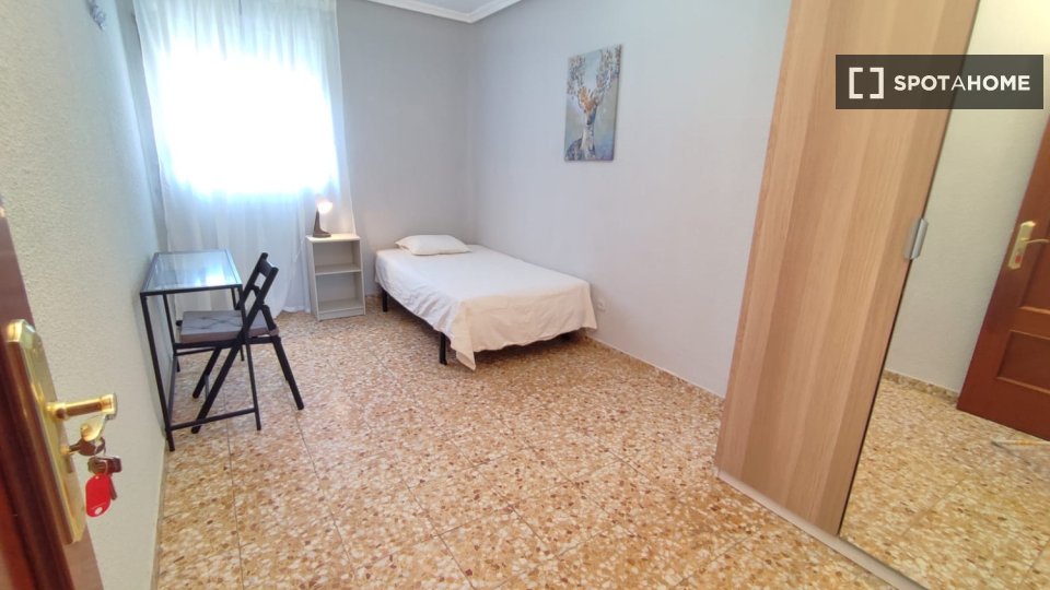 Chambre double Madrid, 4 chambres — photo 11