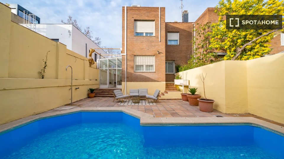 Double room Madrid, 10 beds — photo 10