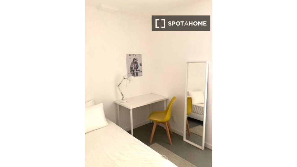 Double room Lisbon, 6 beds, 150m² — photo 1