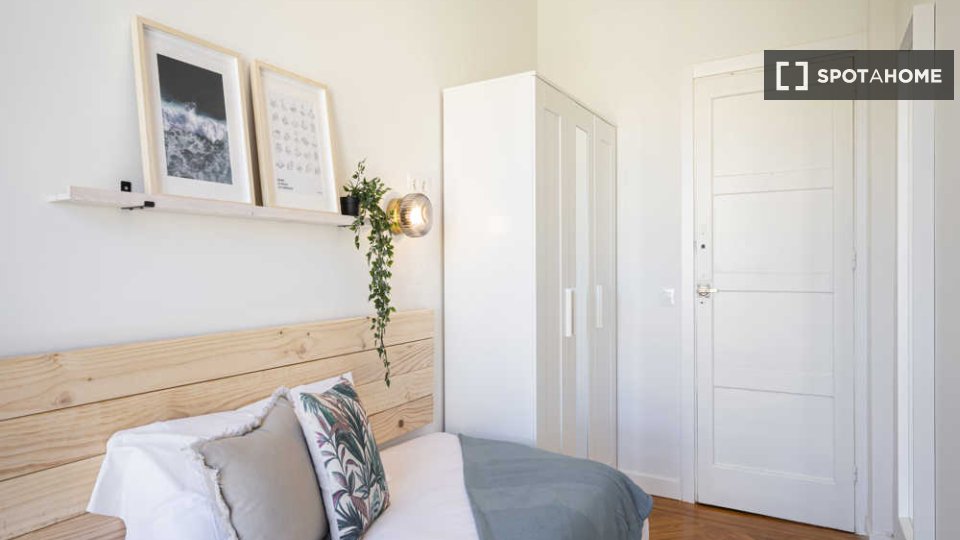 Double room Madrid, 17 beds — photo 38