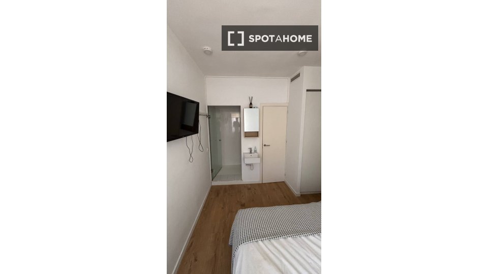 Double room Barcelona, 1 bed, 130m² — photo 7
