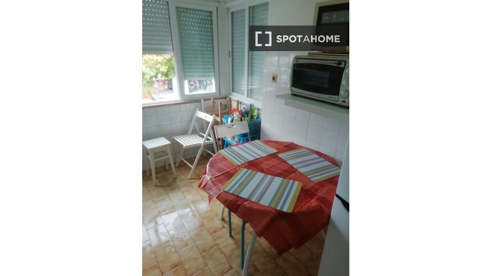 Double room Lisbon, 3 beds — photo 8