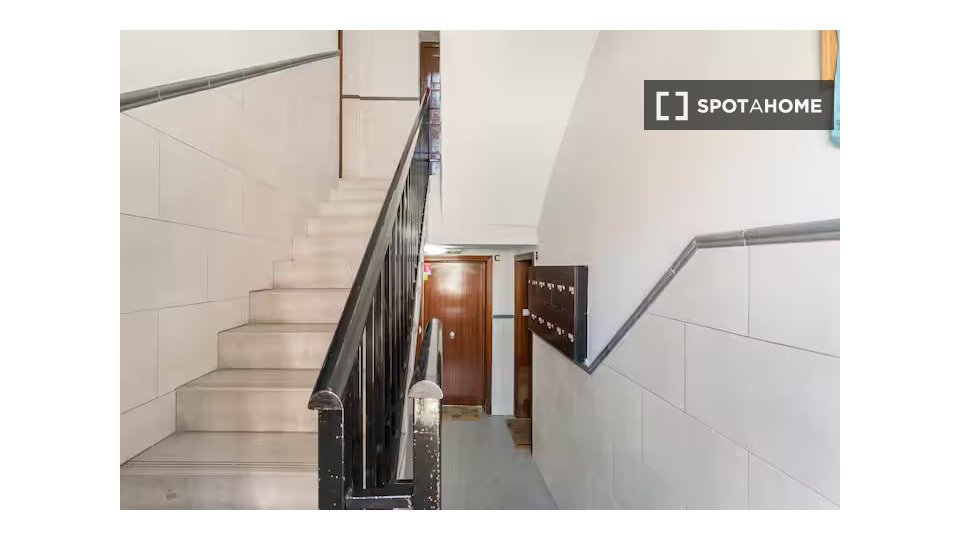 Double room Madrid, 6 beds, 100m² — photo 8