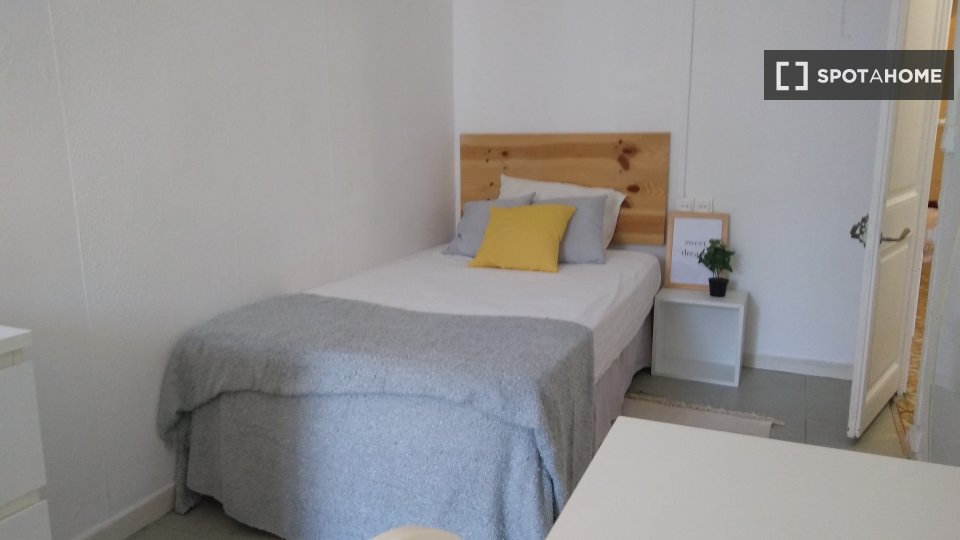 Double room Barcelona, 5 beds, 90m² — photo 1