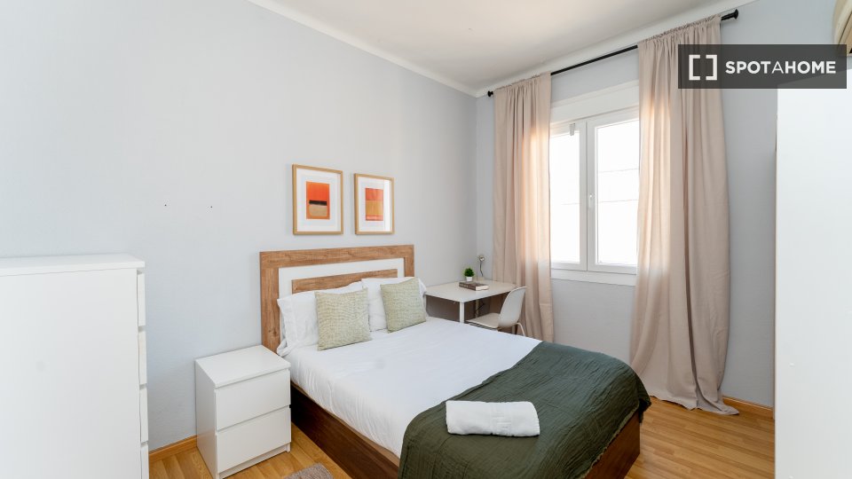 Double room Madrid, 5 beds — photo 30