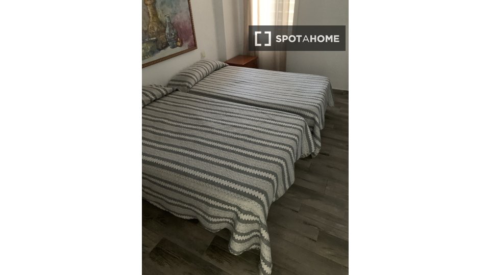 Double room Alicante, 2 beds, 68m² — photo 2