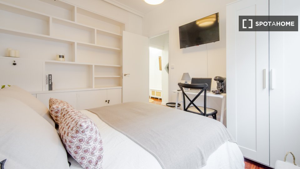 Double room Madrid, 6 beds, 150m² — photo 5