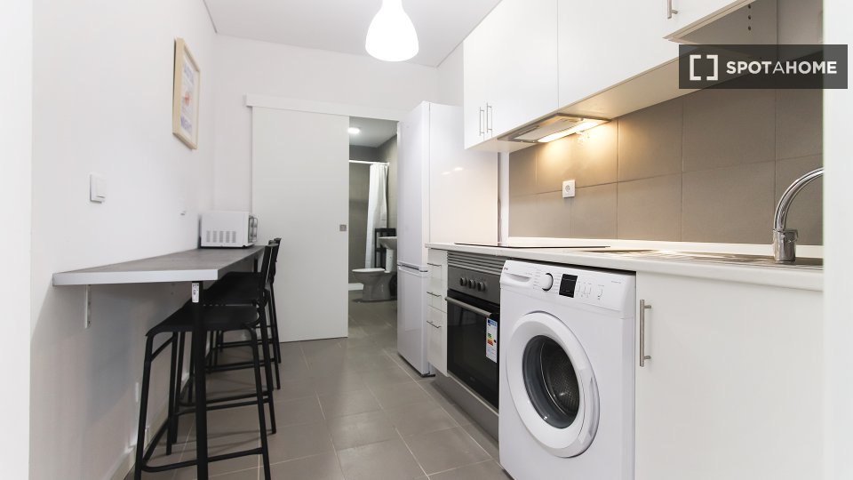 Double room Lisbon, 4 beds — photo 18
