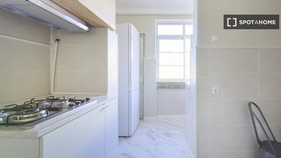 Double room Lisbon, 6 beds — photo 10