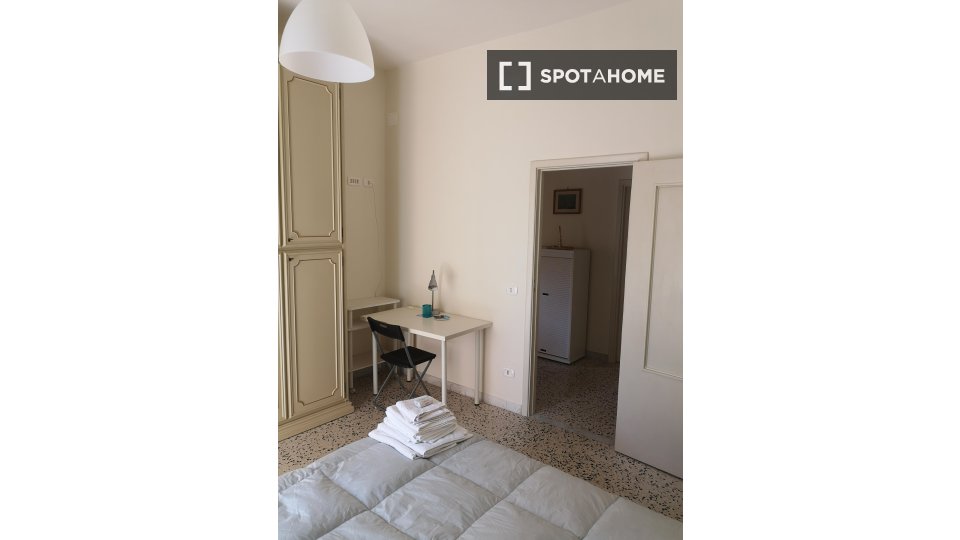 Double room Naples, 3 beds — photo 11