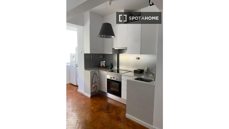 Apartment Lisbon, 2 beds, 60m² — photo 6