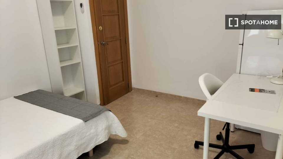 Double room Valencia, 3 beds — photo 5