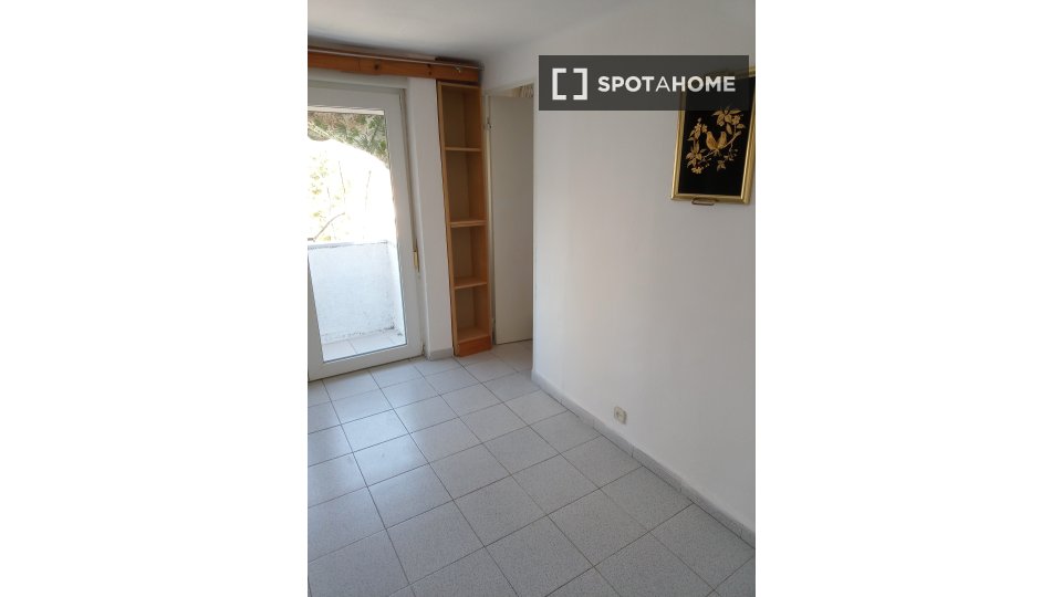 Double room Madrid, 3 beds, 50m² — photo 16