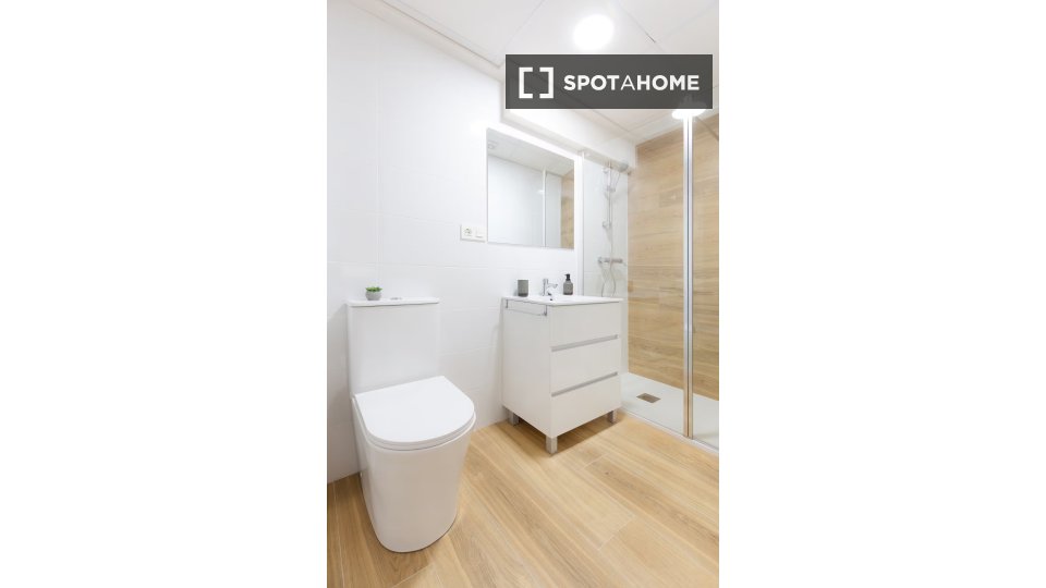 Double room Alicante, 8 beds, 201m² — photo 9