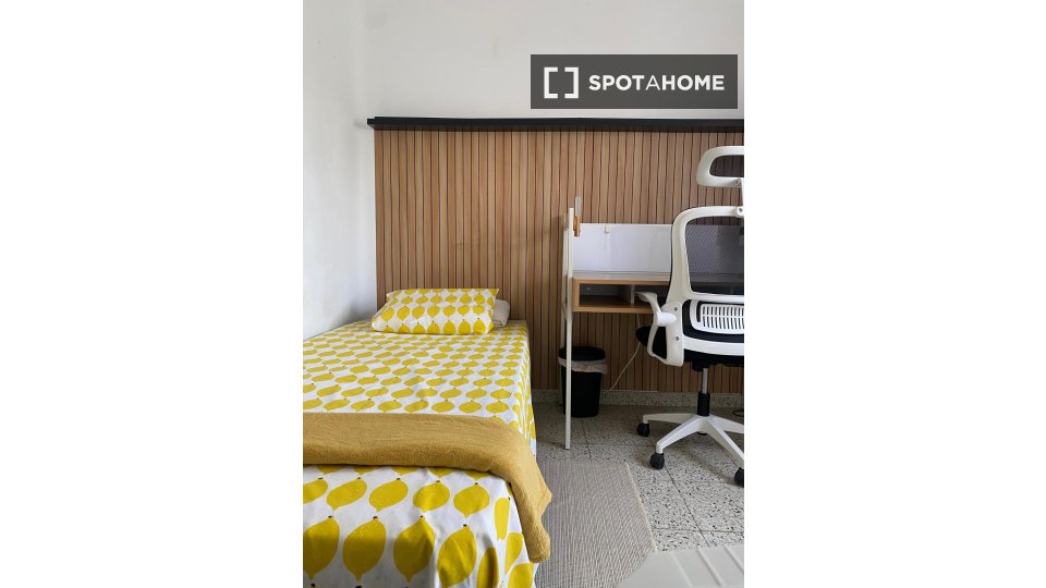 Double room Malaga, 3 beds — photo 16