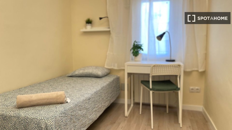 Chambre double Madrid, 3 chambres — photo 18