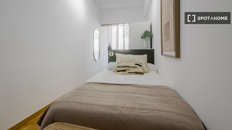 Double room Madrid, 8 beds — photo 18