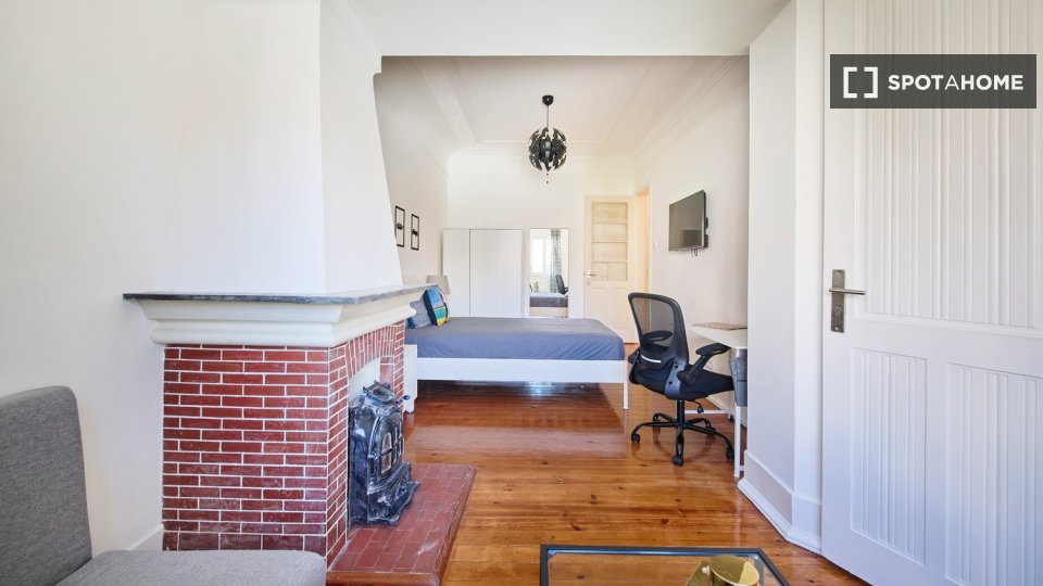 Double room Lisbon, 6 beds — photo 46
