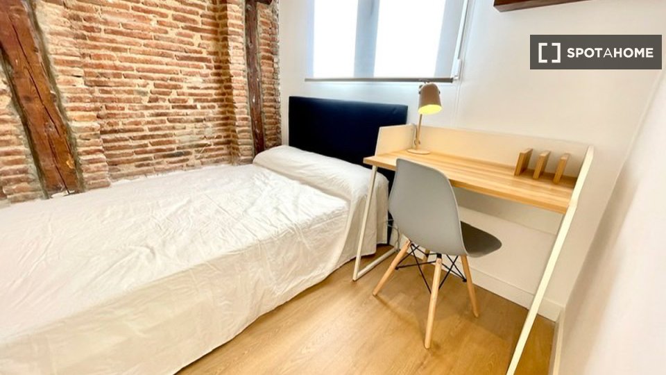 Double room Madrid, 18 beds — photo 11