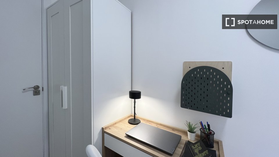 Double room Madrid, 5 beds — photo 2