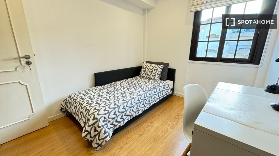 Double room Lisbon, 4 beds — photo 9