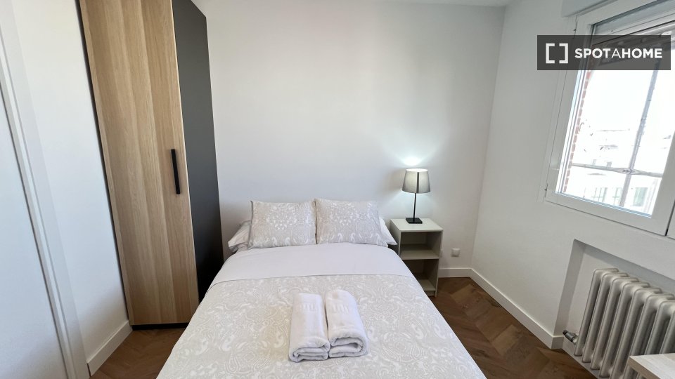 Double room Madrid, 4 beds, 90m² — photo 17