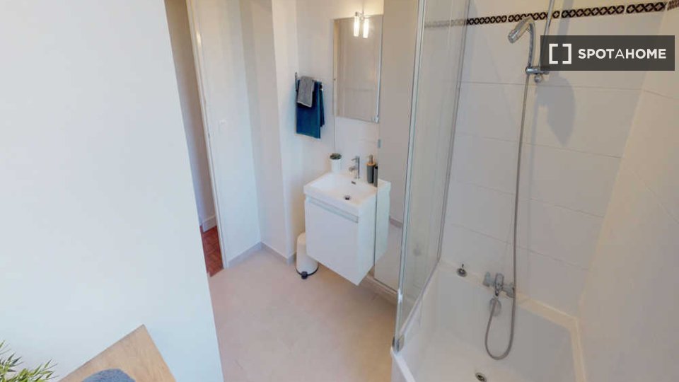 Double room Paris, 5 beds, 80m² — photo 6