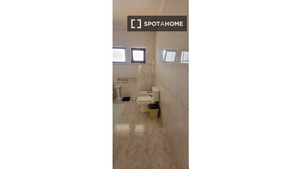 Double room Lisbon, 1 bed — photo 5