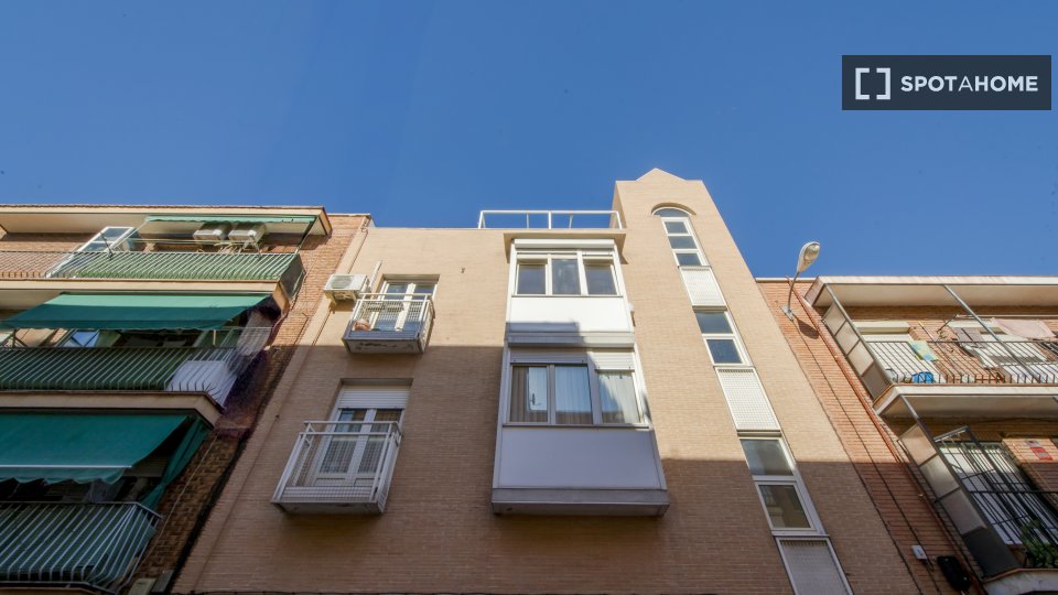 Double room Madrid, 5 beds, 80m² — photo 19