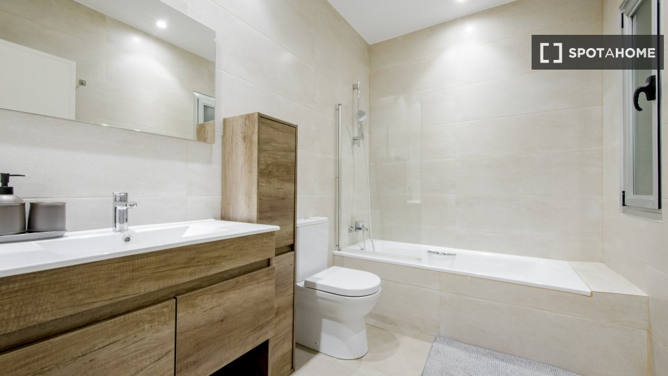 Double room Madrid, 8 beds — photo 17