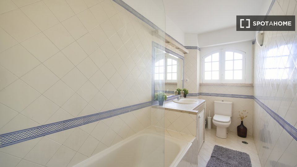 Double room Lisbon, 5 beds — photo 3