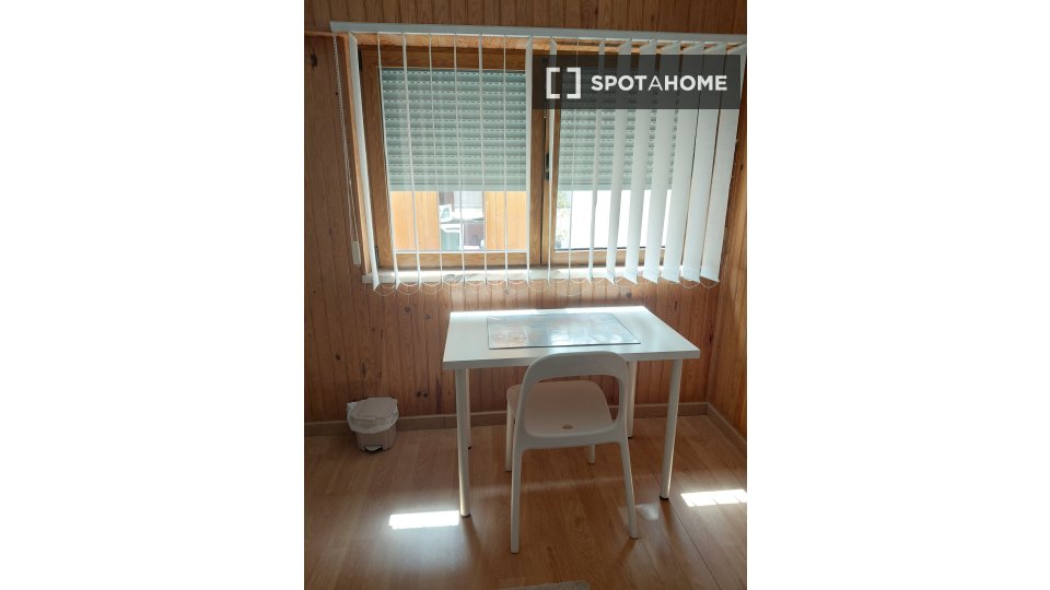 Double room Lisbon, 3 beds, 124m² — photo 8