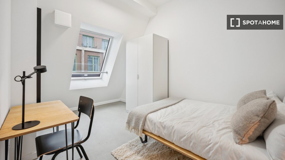 Double room Berlin, 3 beds, 60m² — photo 21