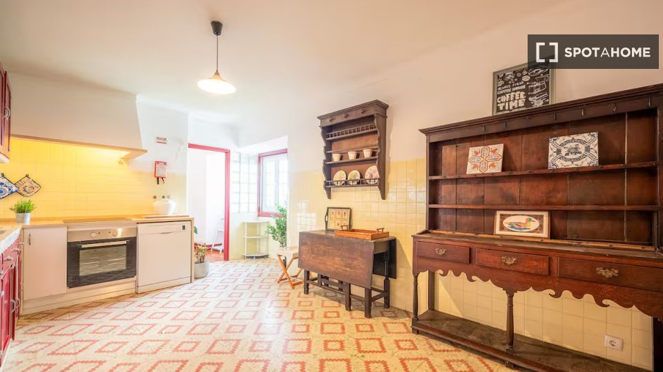 Apartment Lisbon, 5 beds — photo 14