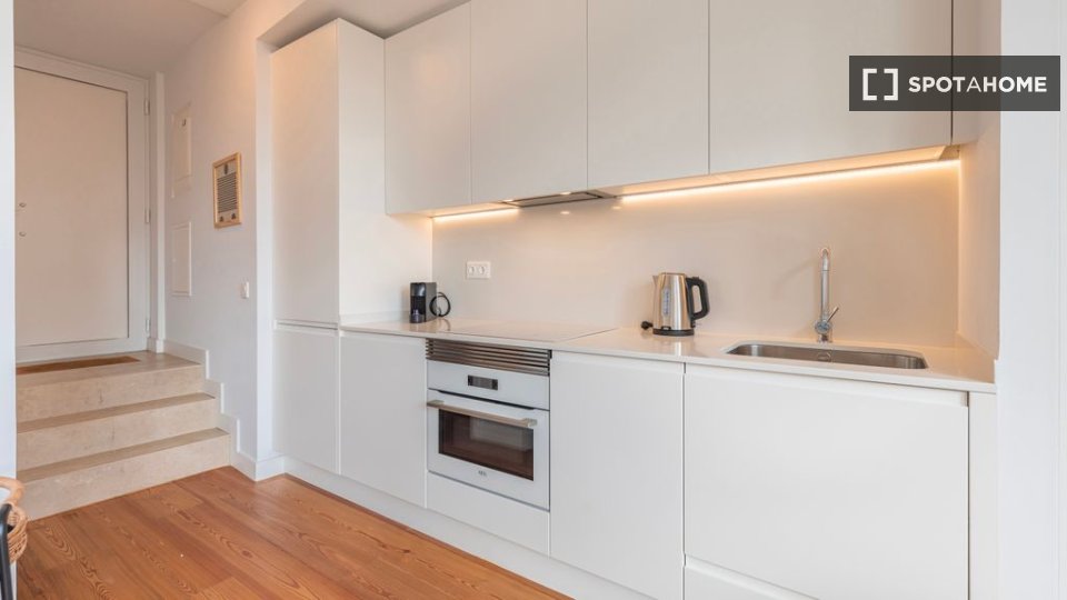 Apartment Lisbon, 2 beds — photo 17
