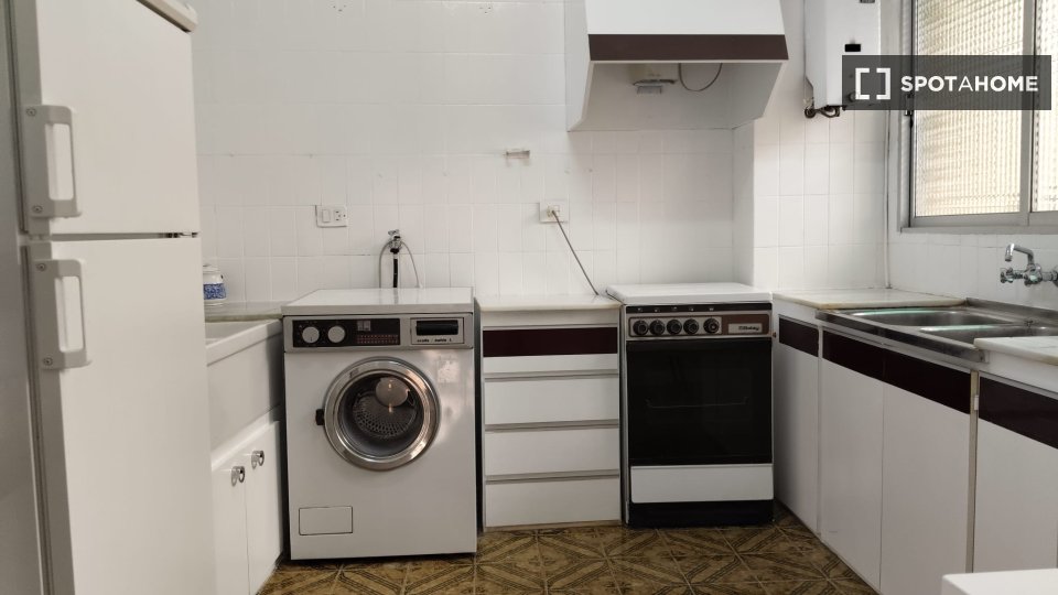 Apartment Valencia, 4 beds, 111m² — photo 15
