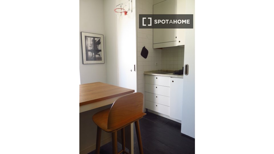 Apartment Lisbon, 2 beds, 80m² — photo 14