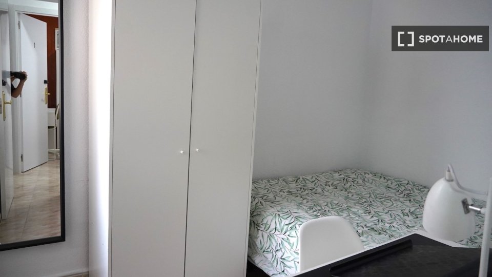 Double room Madrid, 6 beds — photo 36