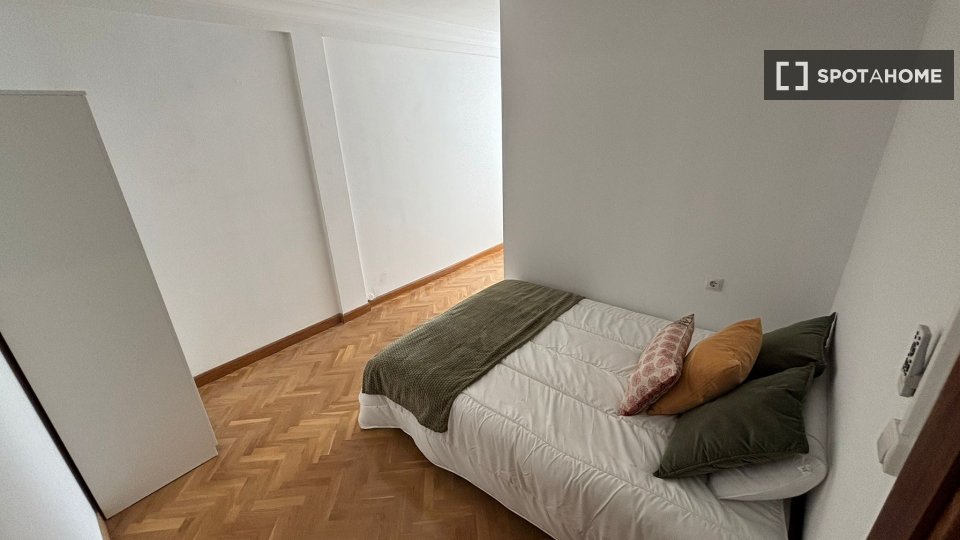 Double room Madrid, 9 beds, 200m² — photo 10