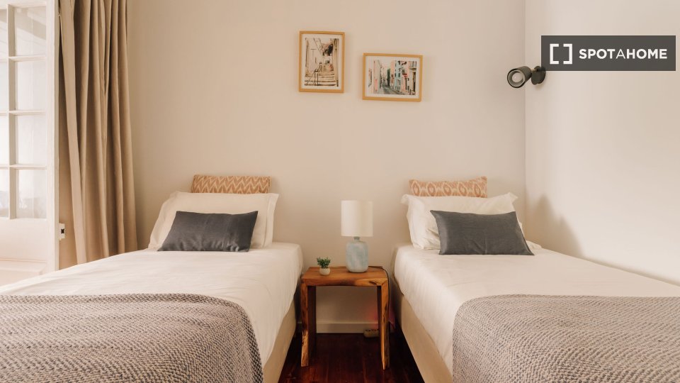 Apartment Lisbon, 2 beds, 70m² — photo 6