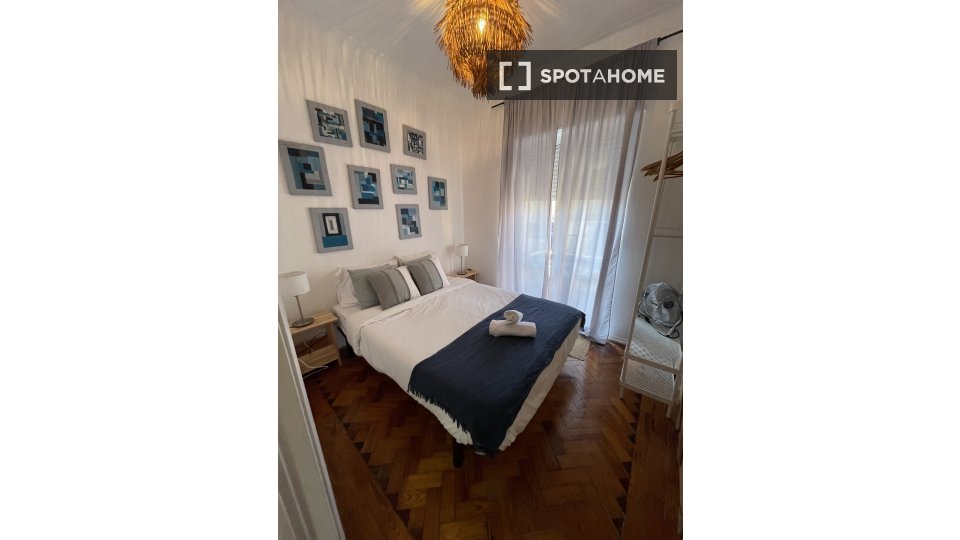 Double room Lisbon, 3 beds, 150m² — photo 7