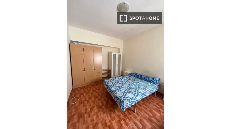 Double room Alicante, 5 beds, 135m² — photo 8