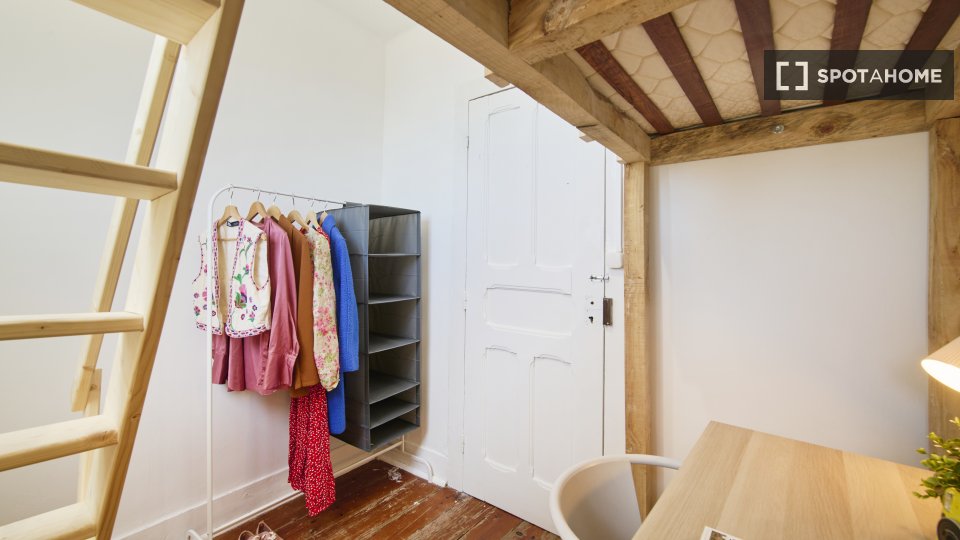 Double room Lisbon, 9 beds — photo 15